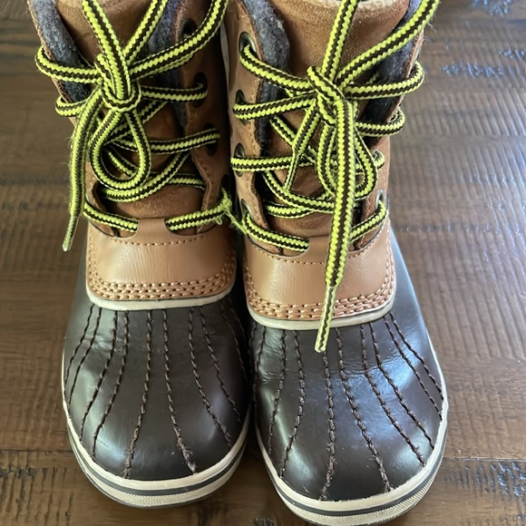 Sorel boots - Picture 2 of 6